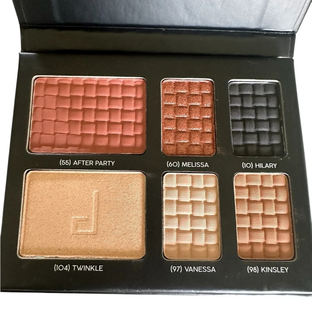 NEW Doucce On The‎ Go Palette - Eyeshadows, Blush and Highlighter